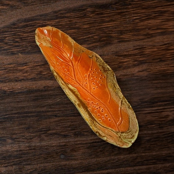 Studio Pottery handmade leaf serving tray artist signed, orange, green & brown - Picture 2 of 12